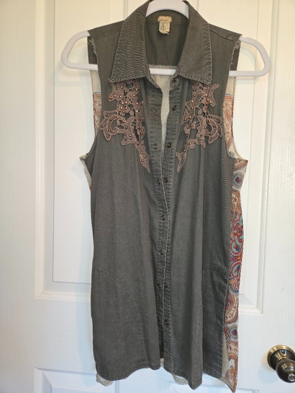 Gimmicks by BKE Women's Vest